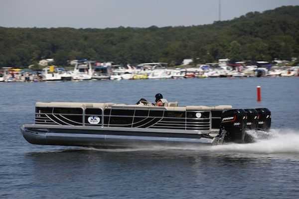 Meet The World's Fastest Pontoon Boat  114Mph  Brad Rowland's 25Ft South Bay 925Cr Powered By Three Mercury Promax 300X Outboard Engines Video 012