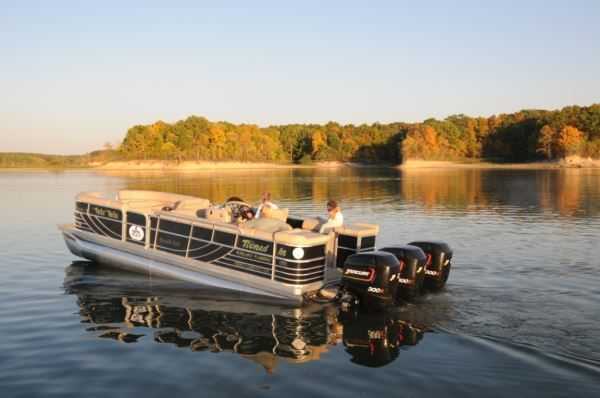 Meet The World's Fastest Pontoon Boat  114Mph  Brad Rowland's 25Ft South Bay 925Cr Powered By Three Mercury Promax 300X Outboard Engines Video 014