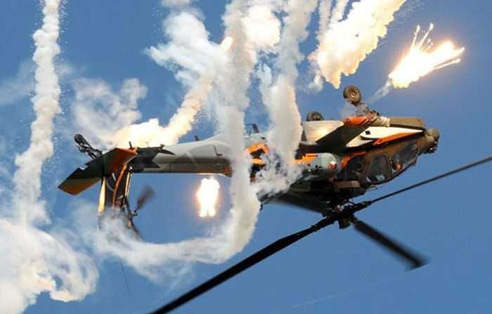 Ah64D Apache Doing Barrel Rolls Royal Netherlands Air Force Ah64D Apache Demo Team Pictures Gfdgdf