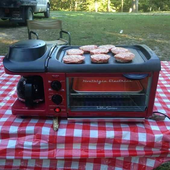ThisRetroBreakfastStationCooksBaconEggsToastAndCoffeeAllAtOnceOk
