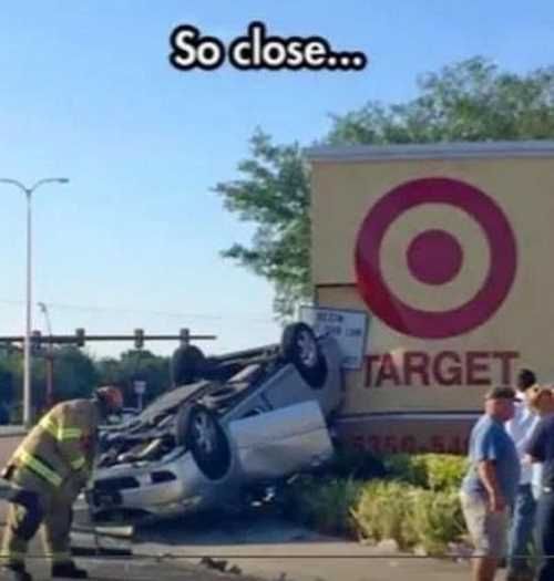 Carwrecksintotargetsign