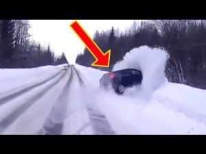 Car Making Rooster Tails Car Making A Spectacular Snow Splash