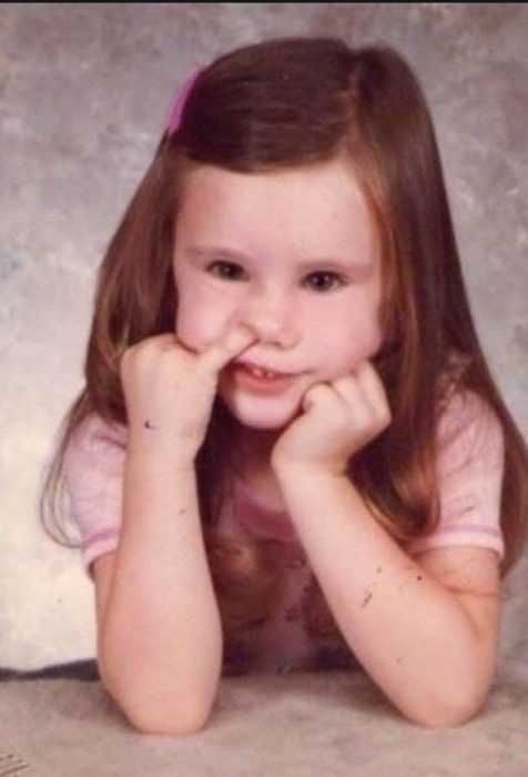 School-Photo-Fail-Finger-In-Nose-At-The-Wrong-Time School Photo Fail With Her Finger In Nose At The Wrong Time