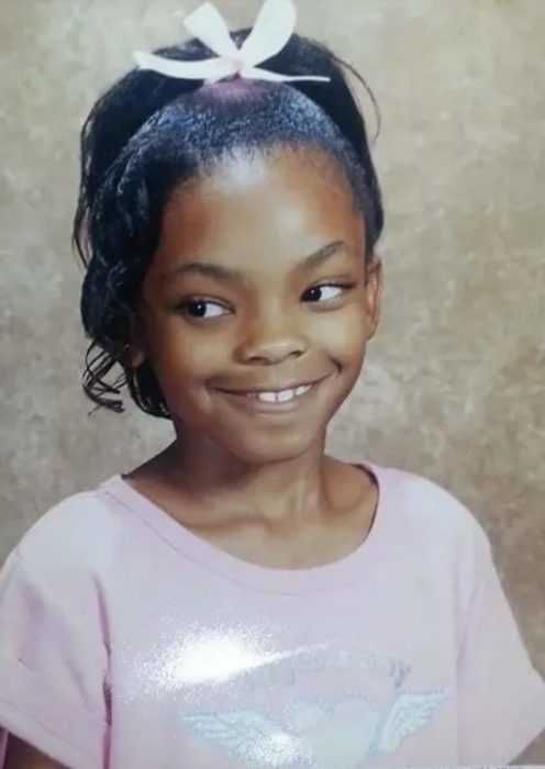 School-Photo-Fail-Meme-She-Is-Up-To-Something School Photo Fail Meme Of A Girl Who Is Up To Something