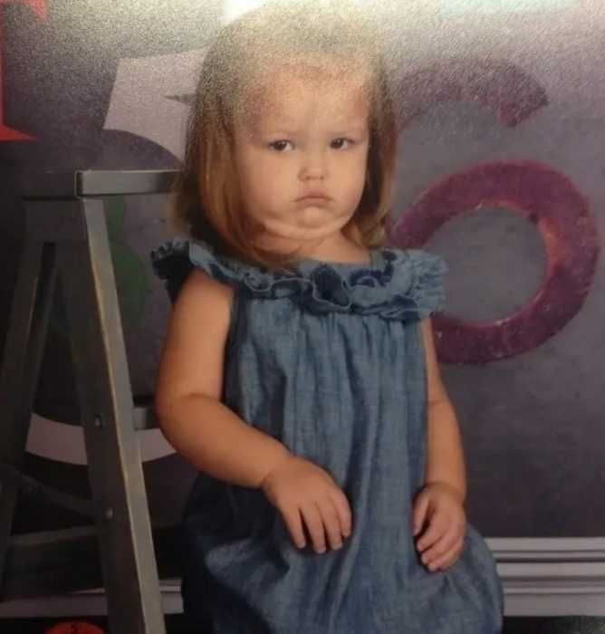 School-Picture-Fail-This-Girl-Is-Holding-Something-More-Than-A-Fart-In School Picture Fail Of Girl Looking Like She'S Holding Something In