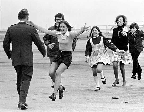 Timeless Photos  Pow Reunites With Family