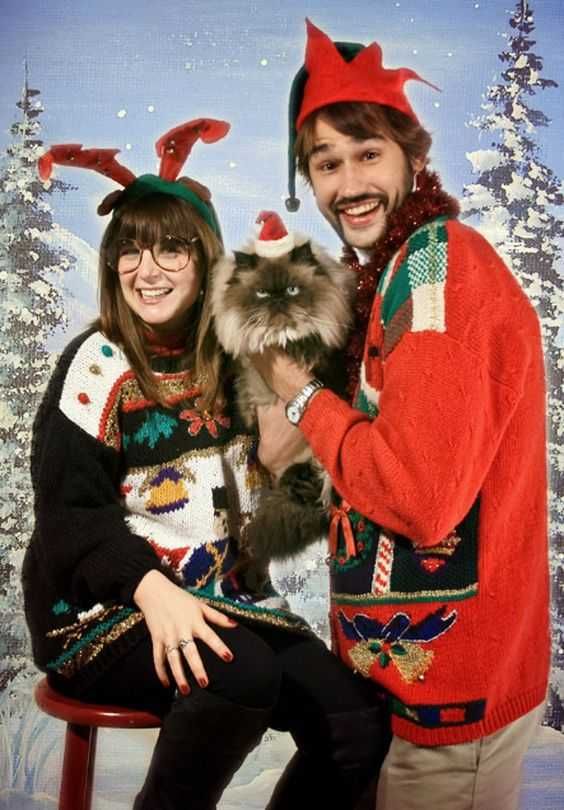 Christmas-Card-Fail-Win-Cat-Hat Funny Christmas Card Fails Cat Is Not Amused