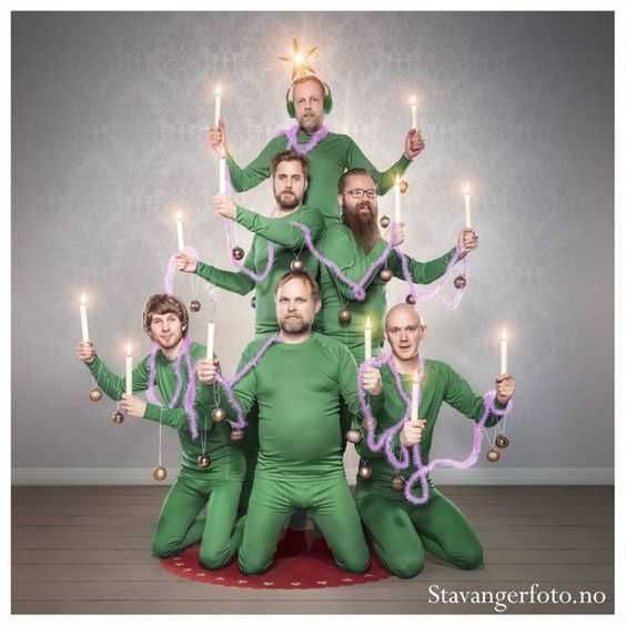Christmas-Card-Fail-Win-Tree Funny Christmas Card Fails Very Wholesome