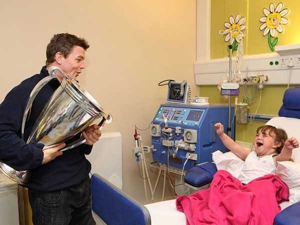 Touching Pictures  Sharing Victory