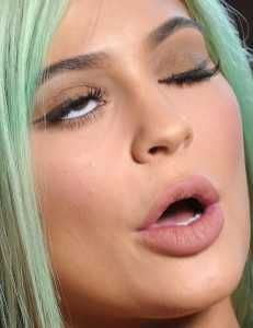 5D877928B3F19D55Aeb56643D8909635 20 Celebrity Memes Which Went Viral Jenner