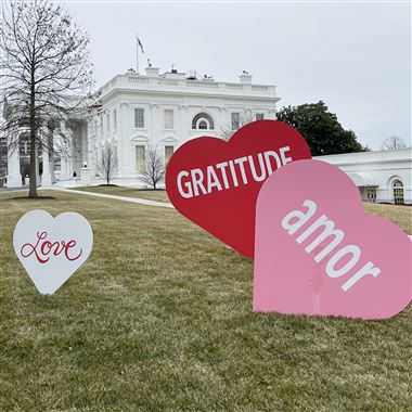 Biden Hearts White House Mc Square 210212 A6E932Dcba1A276D5Dbd3259E7Dedc74.Focal 380X380 1