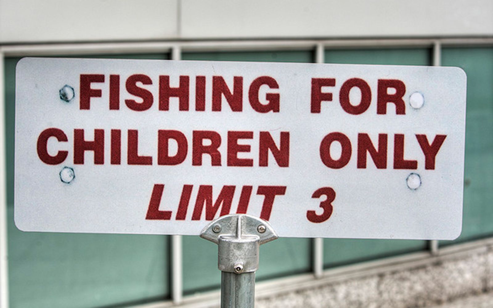 15 Funny Signs To Laugh At And Share With Friends