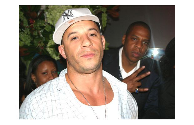 30 Epic Celebrity Photobombs You Must See