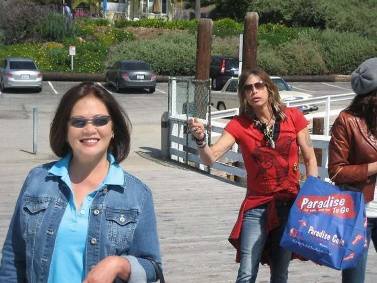 30 Epic Celebrity Photobombs You Must See