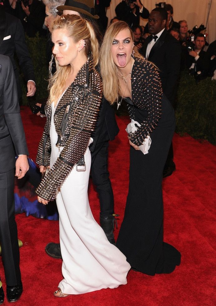 30 Epic Celebrity Photobombs You Must See