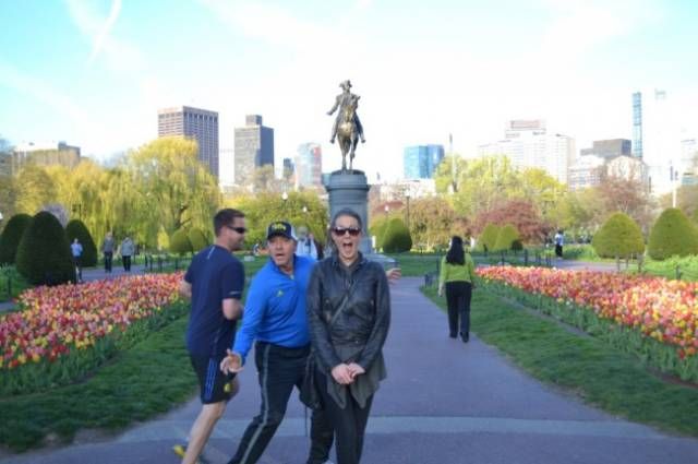 30 Epic Celebrity Photobombs You Must See