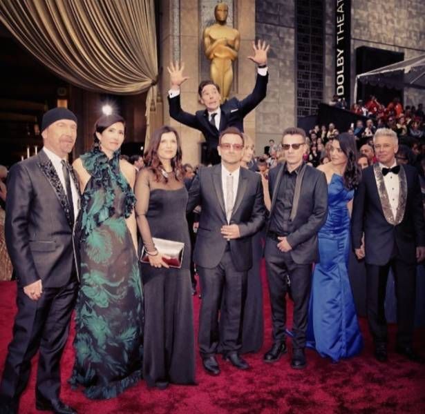 30 Epic Celebrity Photobombs You Must See