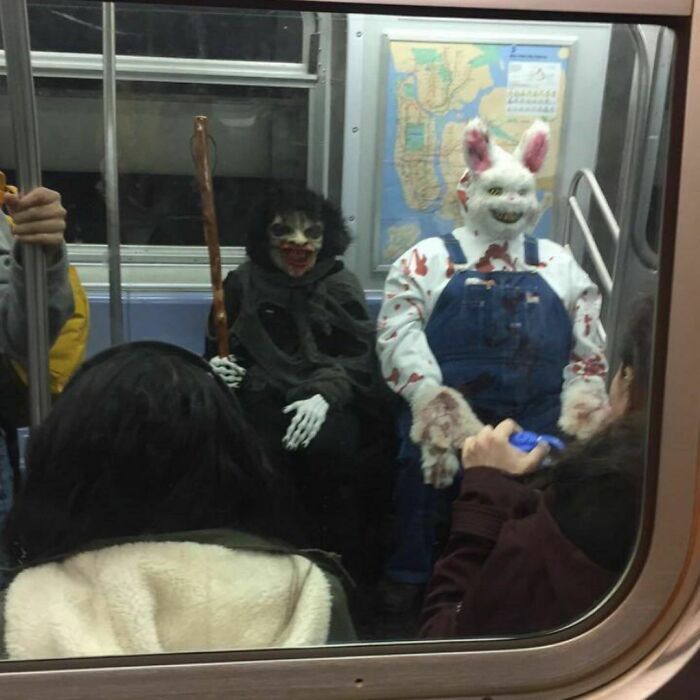 30 Strange And Weird Pictures Taken On The Subway
