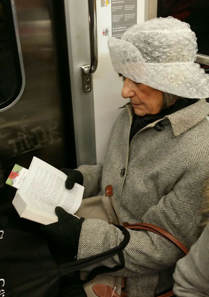 30 Strange And Weird Pictures Taken On The Subway