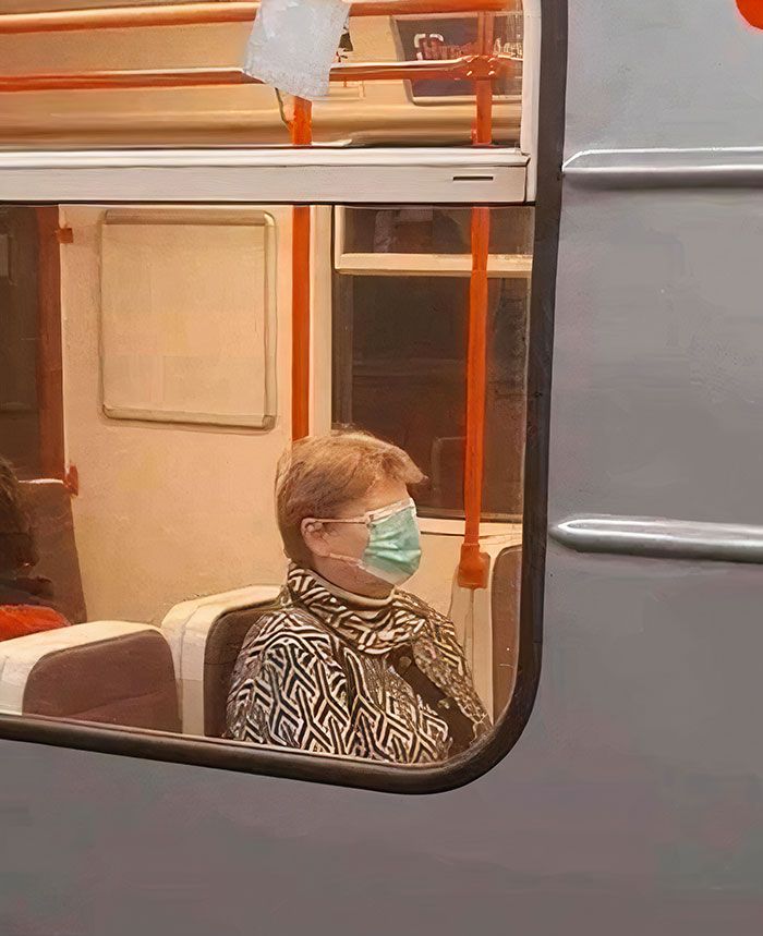 30 Strange And Weird Pictures Taken On The Subway