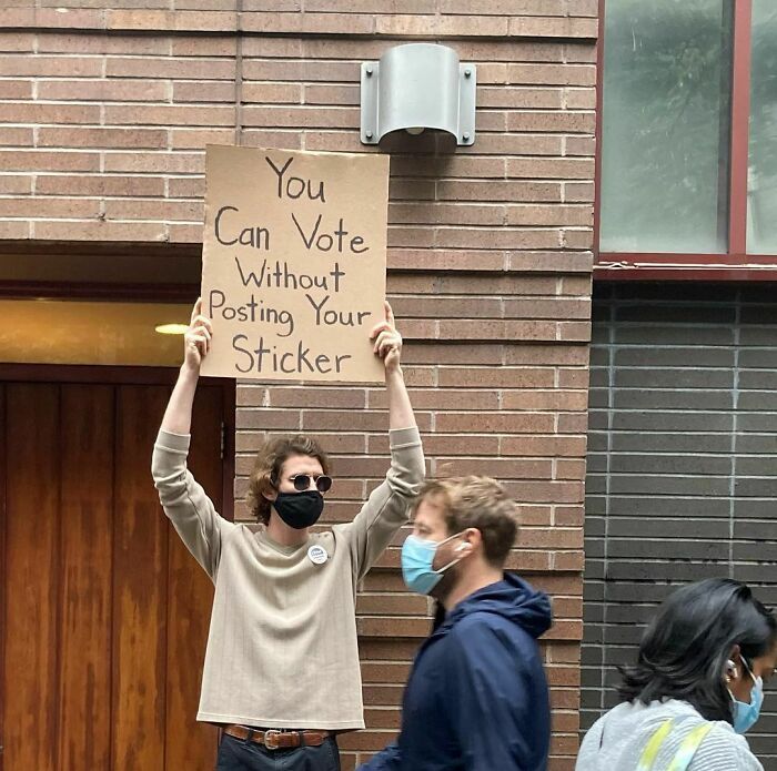 30 Hilarious Pictures Of A Man Protesting Obscure Things