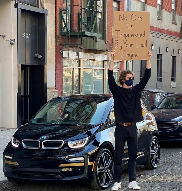 30 Hilarious Pictures Of A Man Protesting Obscure Things