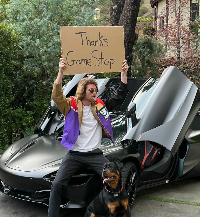 30 Hilarious Pictures Of A Man Protesting Obscure Things