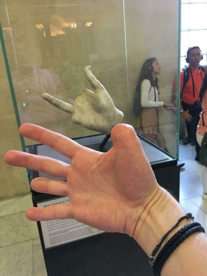 32 Super Funny Pictures People Took At Museums&Nbsp;