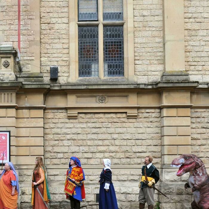 32 Super Funny Pictures People Took At Museums&Nbsp;
