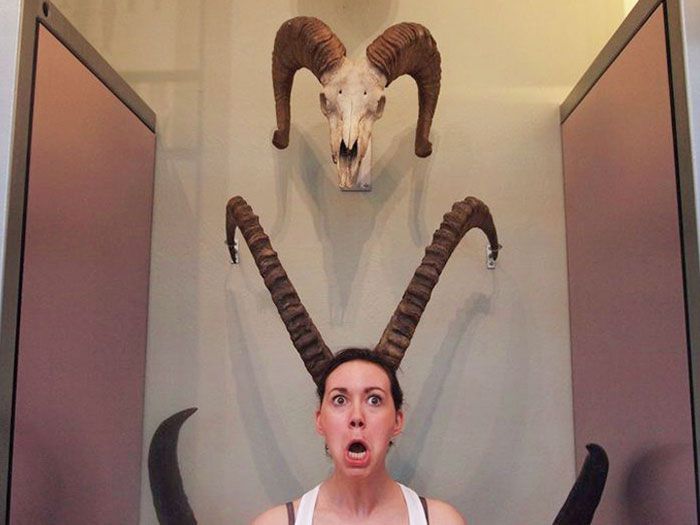 32 Super Funny Pictures People Took At Museums&Nbsp;