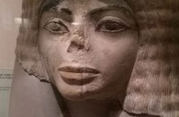 32 Super Funny Pictures People Took At Museums 