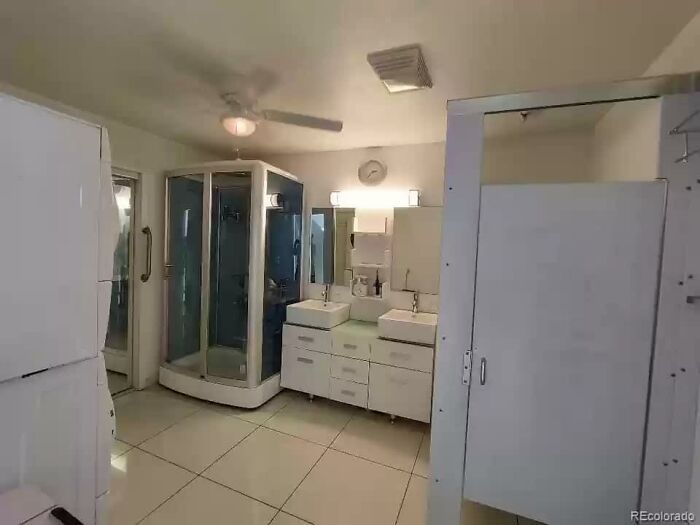 30 Funny Home Designs That Make Absolutely No Sense