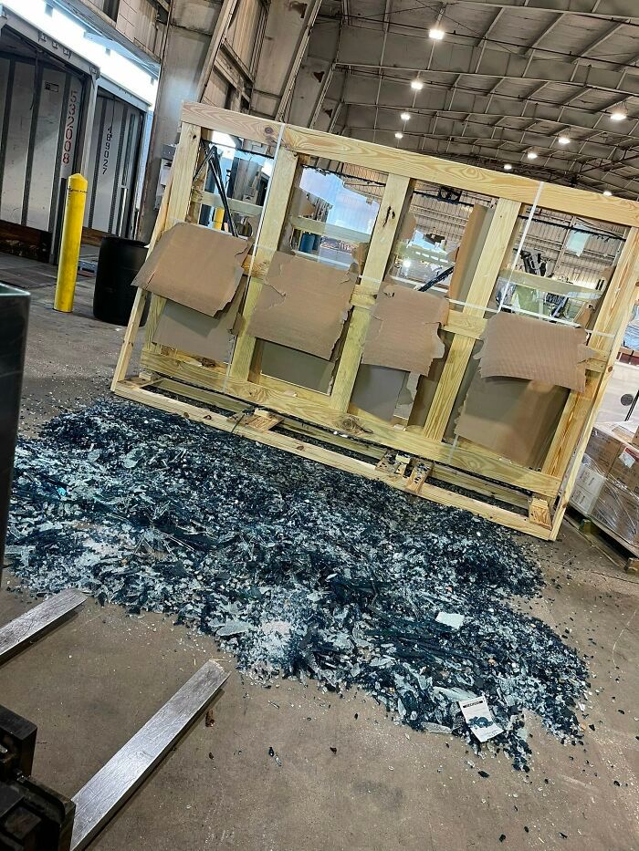 30 Heartbreaking Pictures Of People Having A Really Bad Day At Work