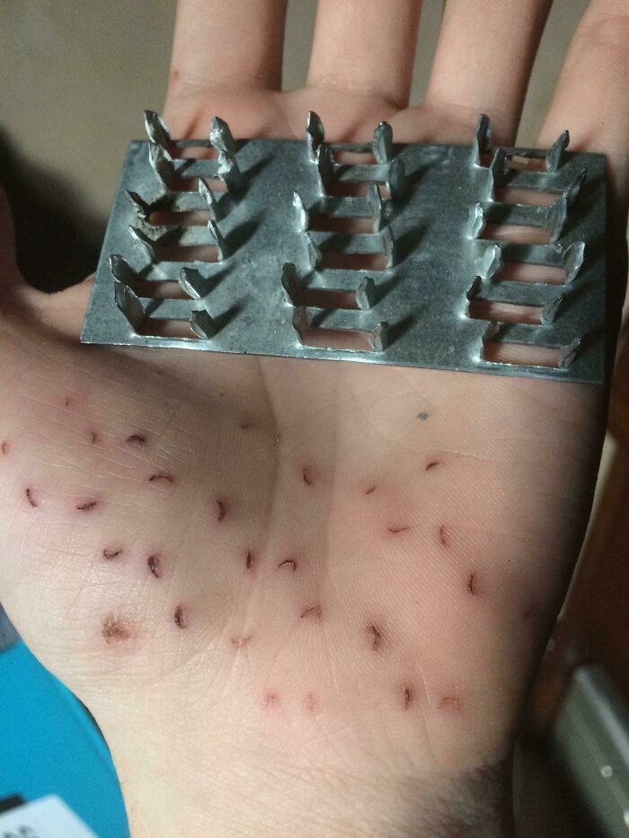 30 Heartbreaking Pictures Of People Having A Really Bad Day At Work