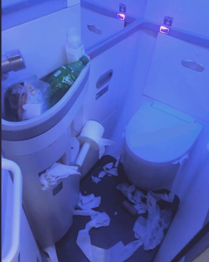 30 Of The Absolute Worst Airport Passengers In The World