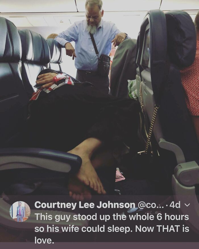 30 Of The Absolute Worst Airport Passengers In The World