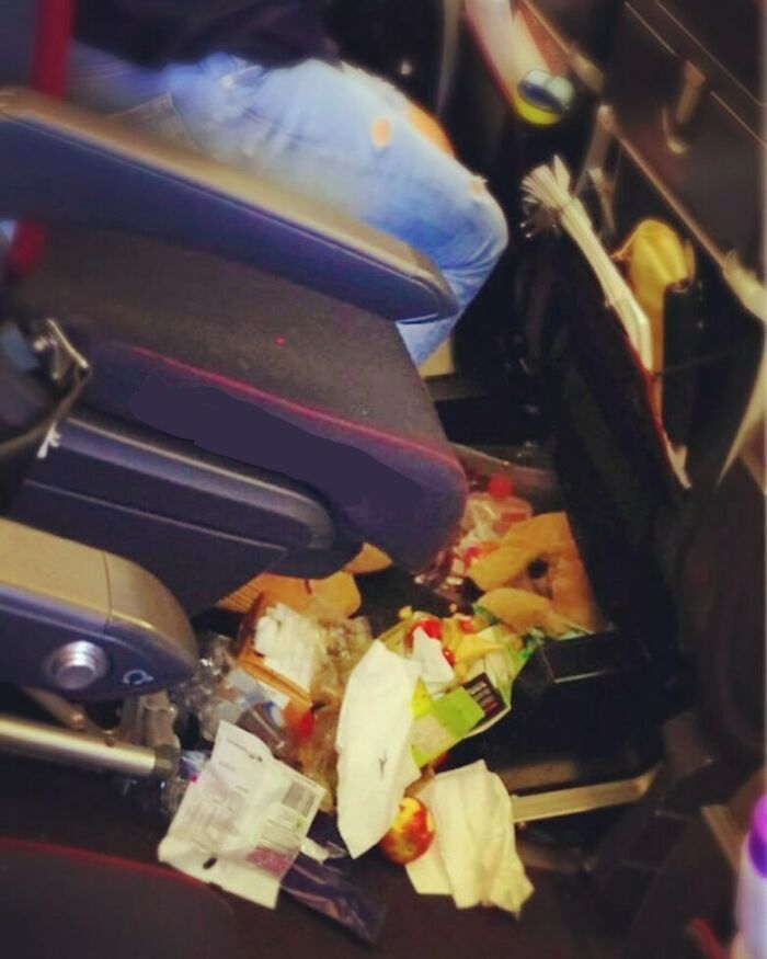 30 Of The Absolute Worst Airport Passengers In The World
