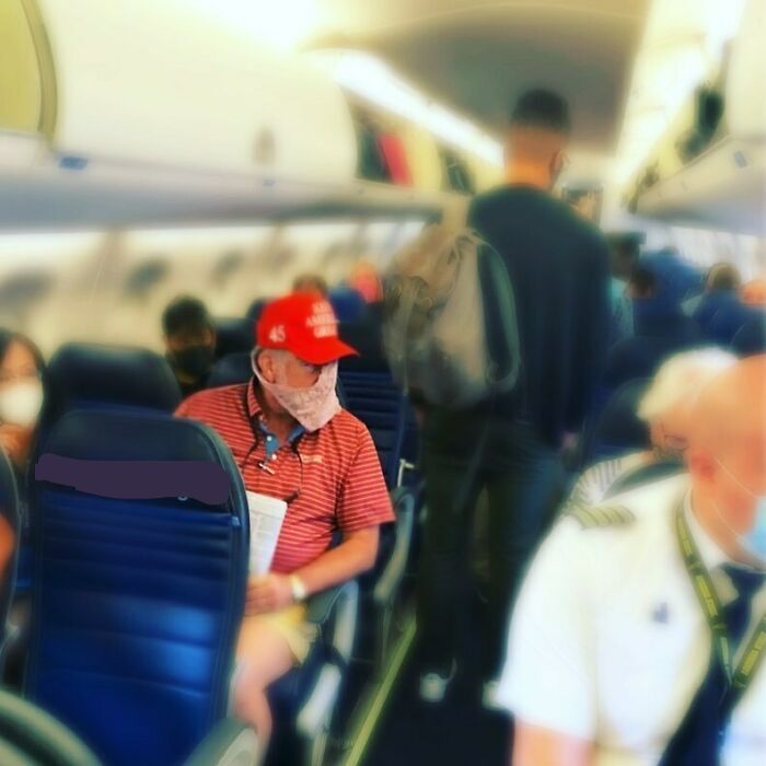 30 Of The Absolute Worst Airport Passengers In The World