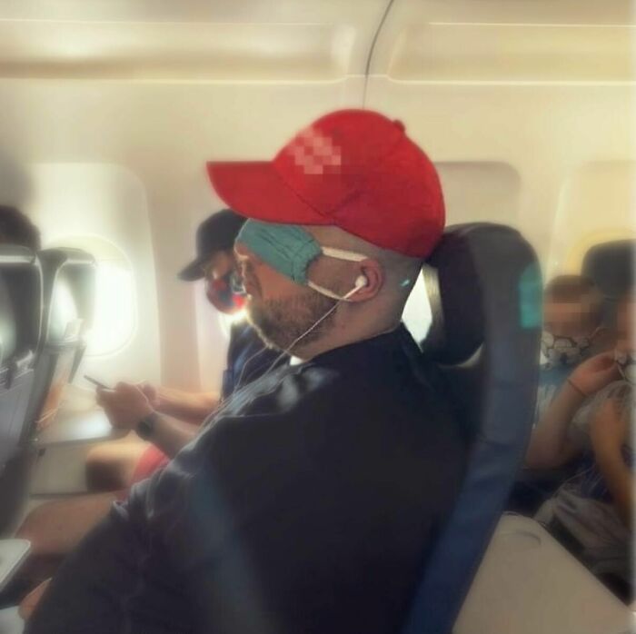 30 Of The Absolute Worst Airport Passengers In The World