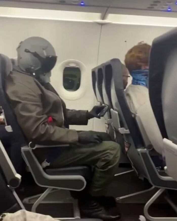 30 Of The Absolute Worst Airport Passengers In The World