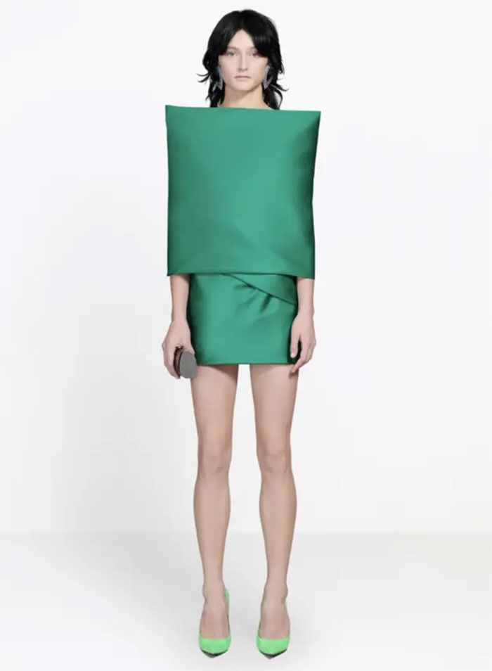 30 Hideous Dresses That Should Have Never Been Made