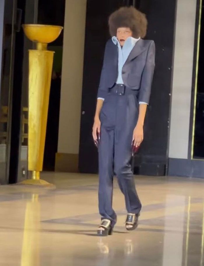 30 Hideous Dresses That Should Have Never Been Made
