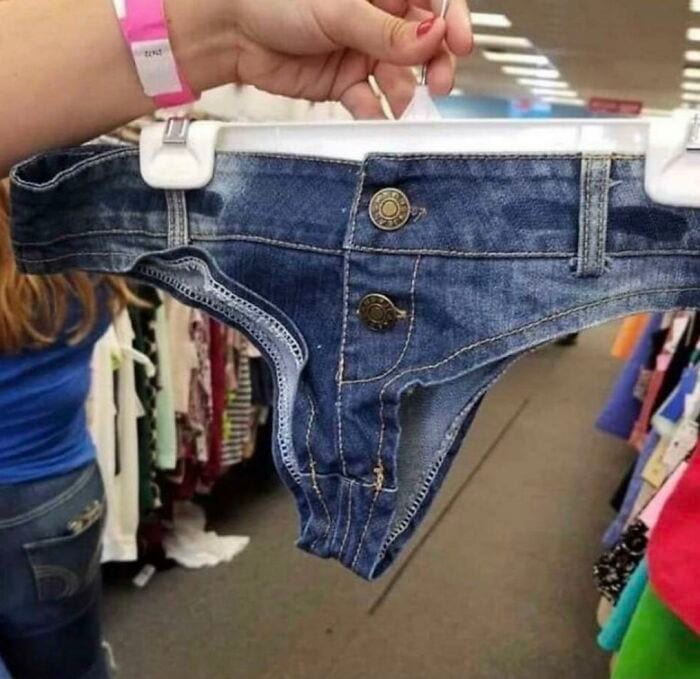 30 Of The Worst Fashion Fails You've Ever Seen And They’re Hilarious 