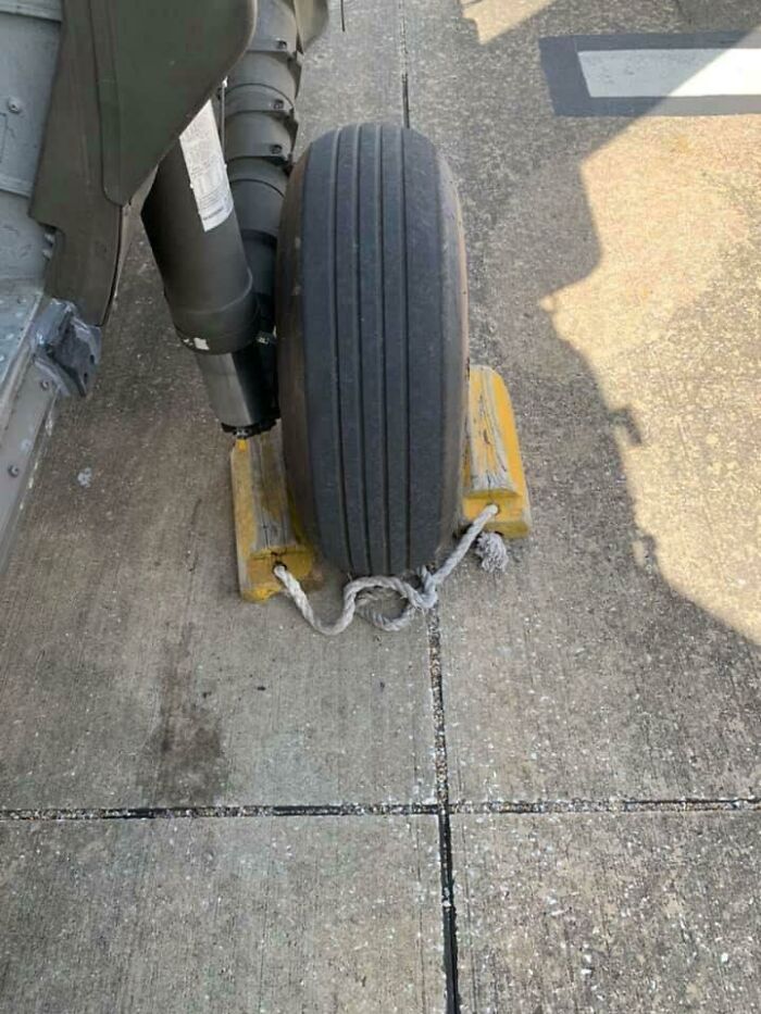 30 Of The Dumbest And Funniest Work Safety Examples