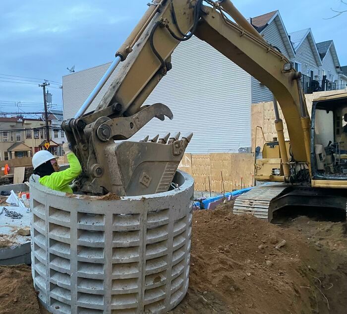 30 Of The Dumbest And Funniest Work Safety Examples