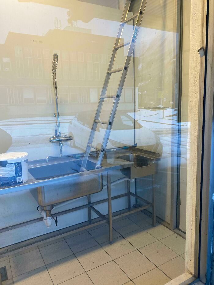 30 Of The Dumbest And Funniest Work Safety Examples