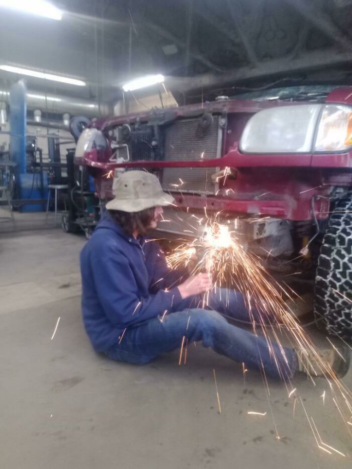 30 Of The Dumbest And Funniest Work Safety Examples