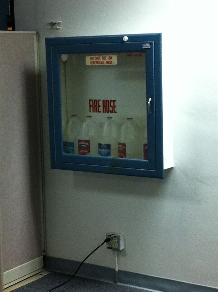 30 Of The Dumbest And Funniest Work Safety Examples