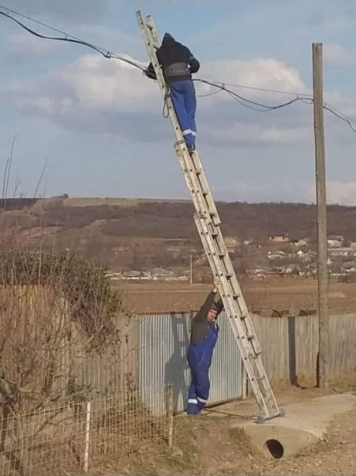 30 Of The Dumbest And Funniest Work Safety Examples