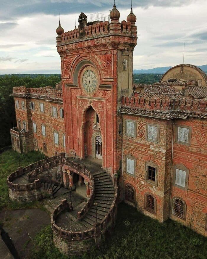 30 Amazing And Breathtaking Abandoned Locations